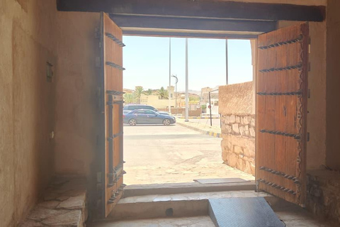 Muscat: Green Mountain with Castle, Fossil & Villages Tour