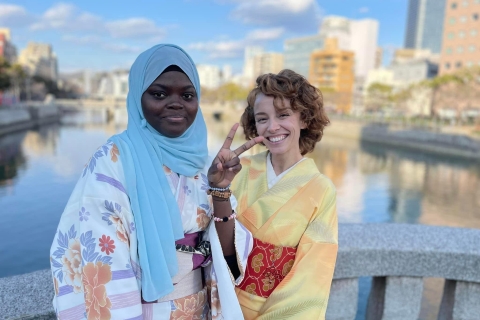 Hiroshima, kimono kleden en door de stad slenterenHiroshima, kimono aankleden en foto's maken