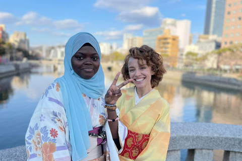 Hiroshima, kimono kleden en door de stad slenterenHiroshima, kimono aankleden en foto&#039;s maken