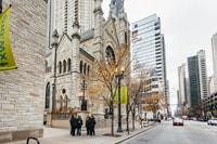 Chicago, Gangsters and Food Tasting Walking Tour - Housity