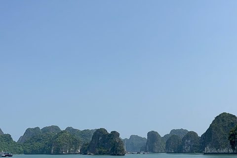 2-tägige Ha Long Bay Island Cruise Tour mit einem 3-Sterne-Kreuzfahrtschiff