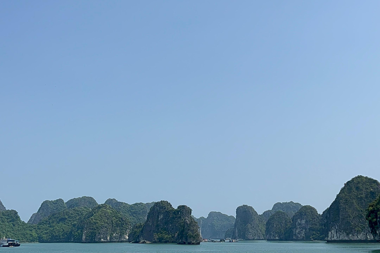 2-tägige Ha Long Bay Island Cruise Tour mit einem 3-Sterne-Kreuzfahrtschiff
