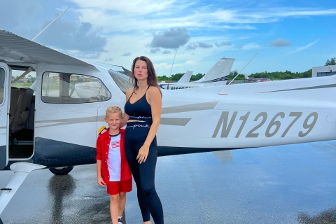 Miami: sceniczny lot nadmorskim prywatnym samolotem z napojamiMiami: sceniczny lot prywatnym samolotem przybrzeżnym