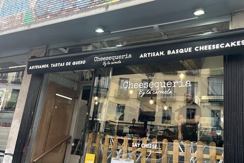 Madrid: Basque Cheesecake Baking Class with Wine Pairing