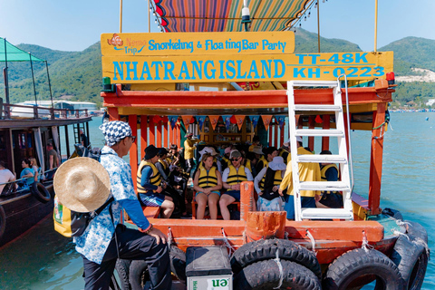 Nha Trang: Passeio de barco, mergulho com snorkel, festa de barco e almoço com churrascoNha Trang: Passeio pelas ilhas, mergulho com snorkel e festa flutuante