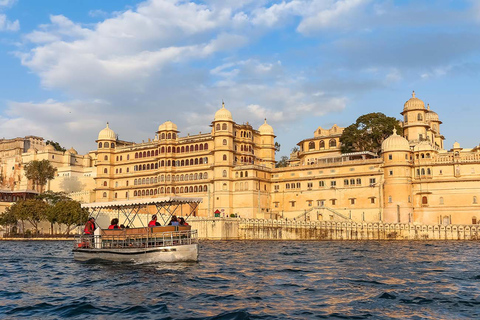 Udaipur: Private Sightseeing Guided City Tour in Udaipur Private Sightseeing Guided City Udaipur Tour by AC Cab