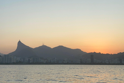 Rio de Janeiro: Rejs wycieczkowy o zachodzie słońca z toastem Heinekena