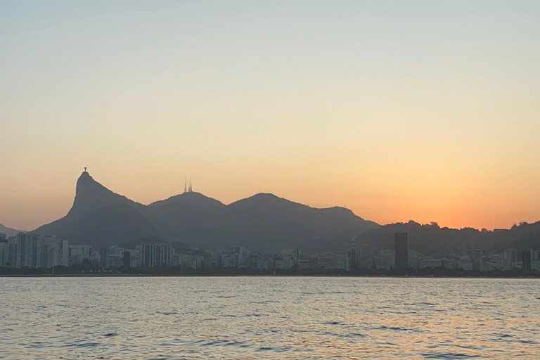 Rio de Janeiro: Rejs wycieczkowy o zachodzie słońca z toastem Heinekena