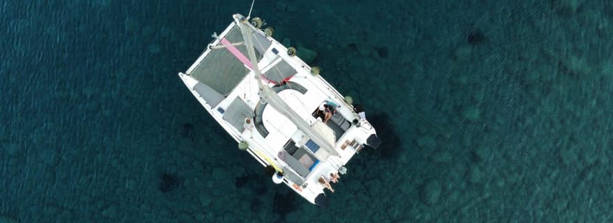 Santorin : Catamaran : croisière privée avec repas et boissons