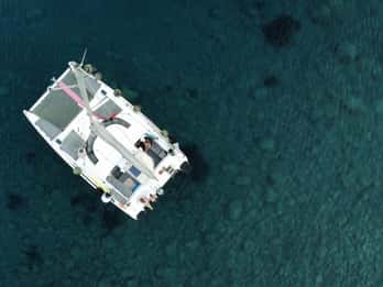 Santorini:Catamaran: private cruise with food & drinks