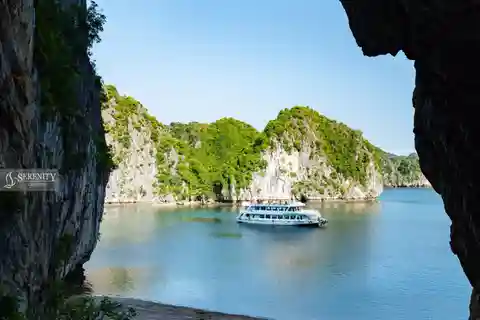 From Hanoi: Cat Ba Island and Lan Ha Bay Day Trip with Lunch