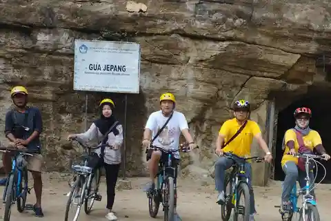 Yogya Hidden Gems Heritage Bicycle Tour