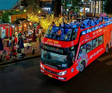 Ho Chi Minh City: Late-Night Bus Tour