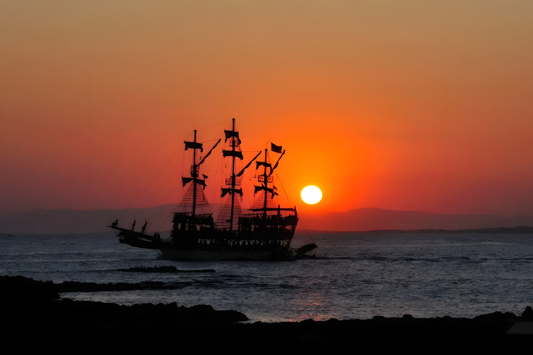 Alanya: Sunset Pirate Boat Cruise with Dinner