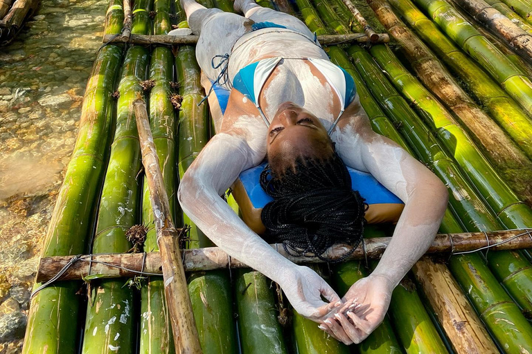 Fattoria di marijuana, rafting su bambù e tour della spiaggia della Grotta dei MediciDa Montego Bay