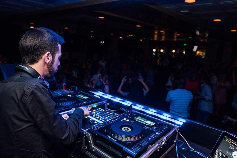 Las Vegas: Night Out at Clubs with Free Drinks and Party Bus Latin Club Crawl