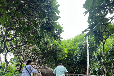 Vung Tau privétour door de stad en over straat eten met vrouwelijke gidsVoedsel is uitgesloten