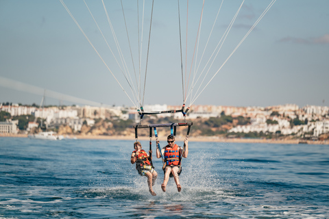 Albufeira: viaje en barco parasailing