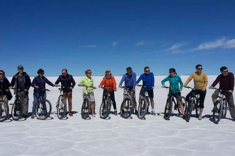 Depuis Uyuni : visite à vélo d&#039;une journée au Salar d&#039;Uyuni + déjeuner