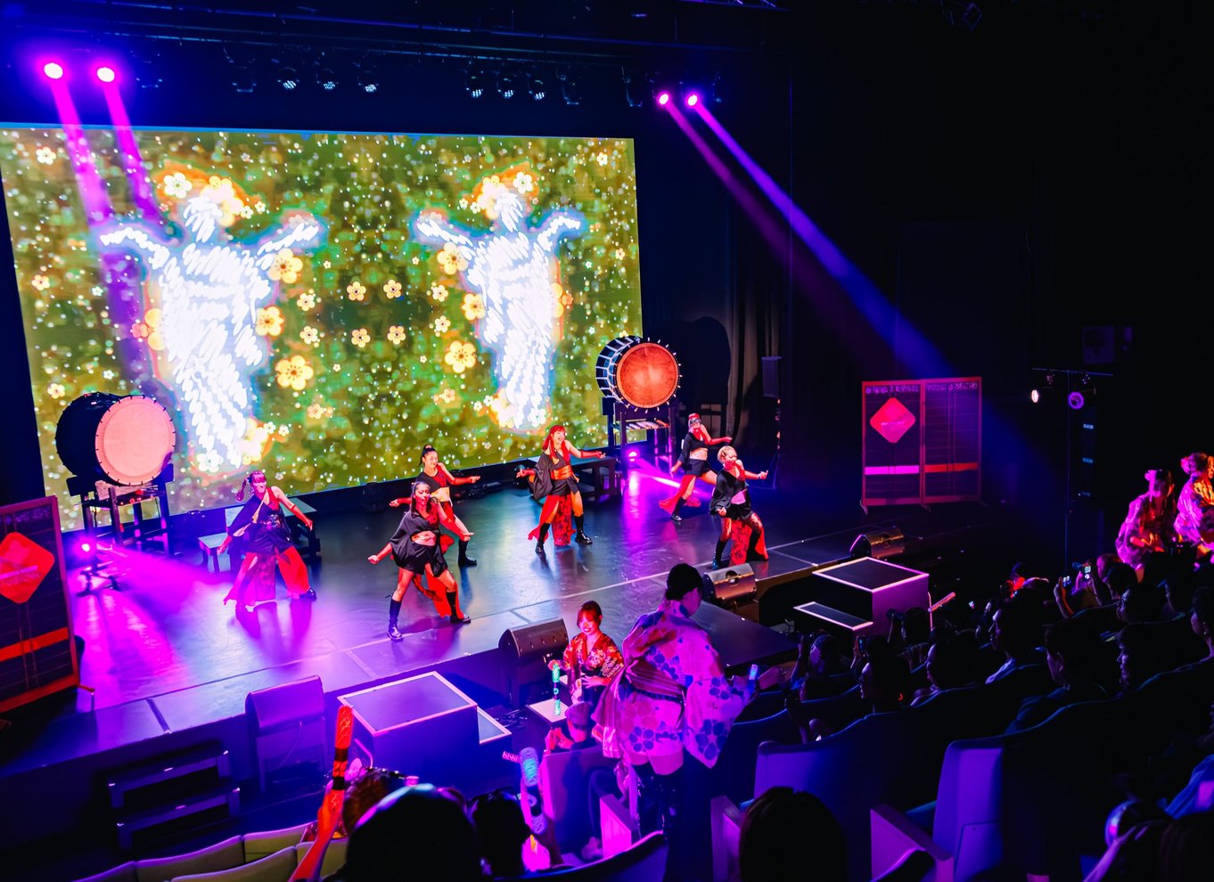 Osaka: Et moderne show med samuraier, Kabuki, Taiko og dans