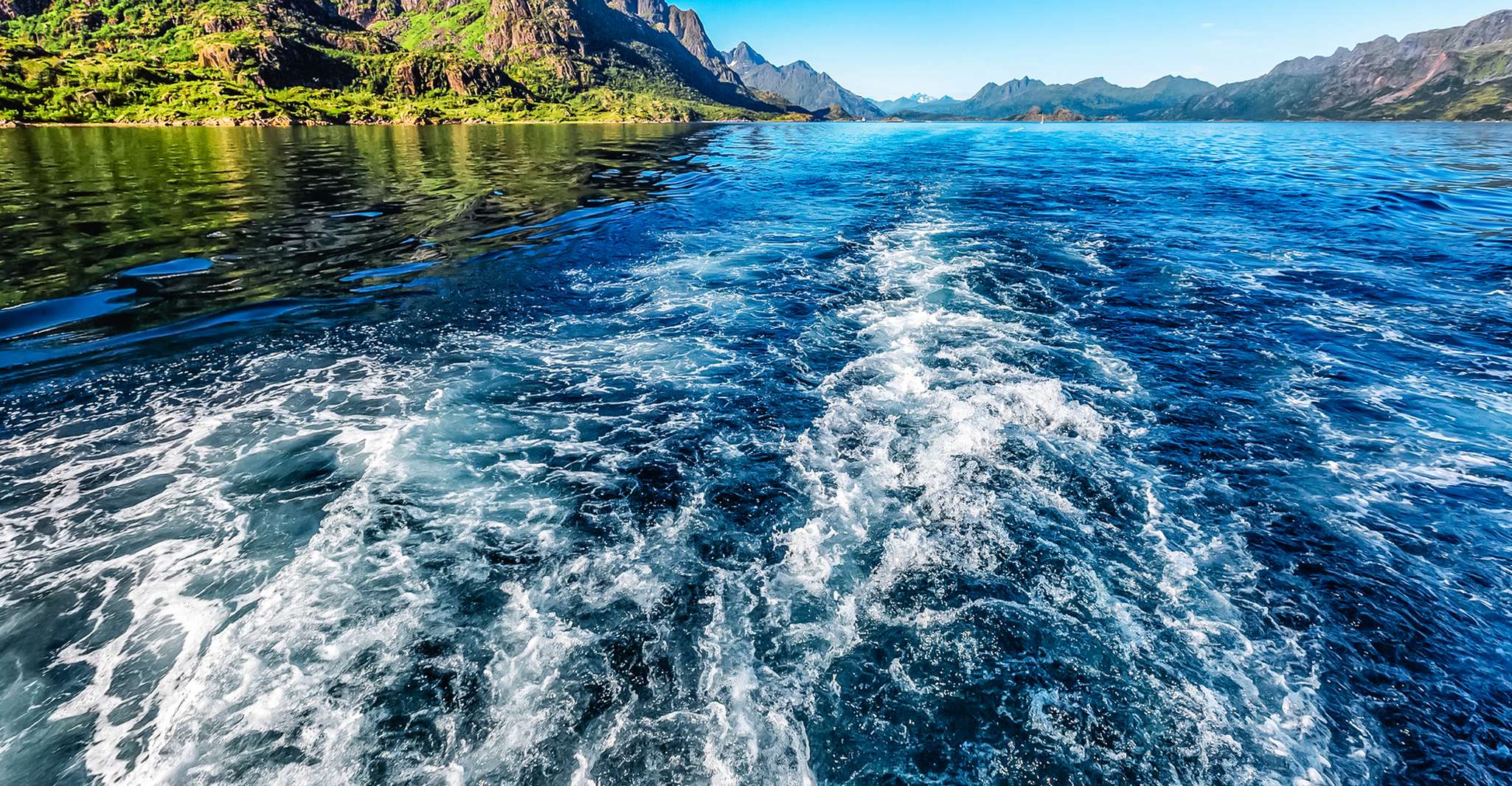 من سفولفايير، جزر لوفوتن SLOfoten Islands Silent Trollfjord - Hizvo