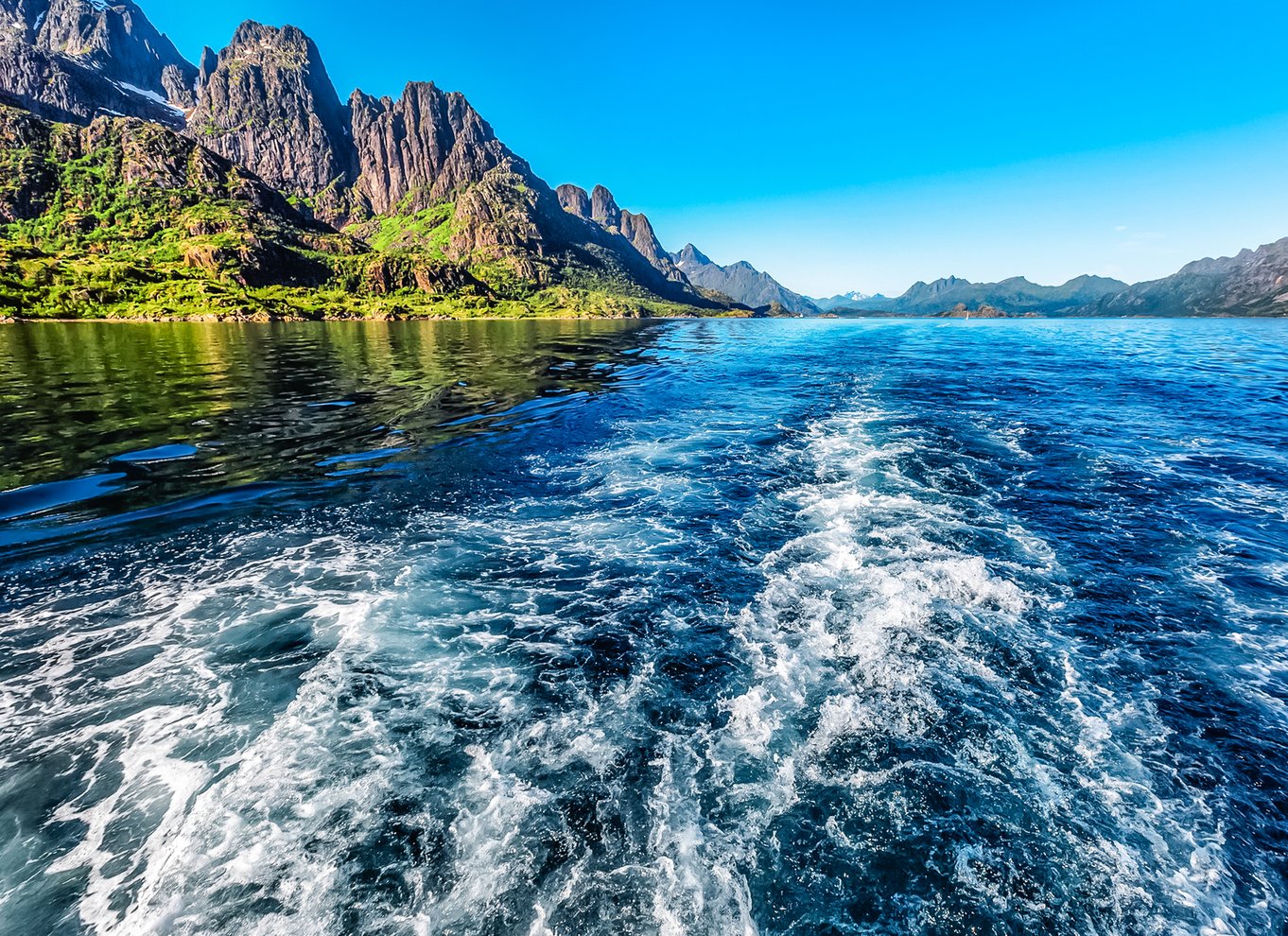 Fra Svolvær: Lofoten Silent Trollfjord Cruise