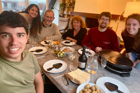 Zurich: Home-Hosted Cheese Dinner with Fondue or Raclette