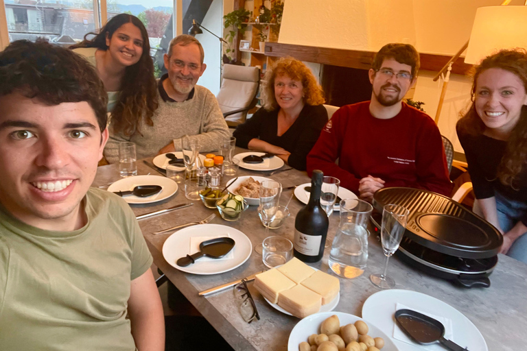 Zurich: Home-Hosted Cheese Dinner with Fondue or Raclette