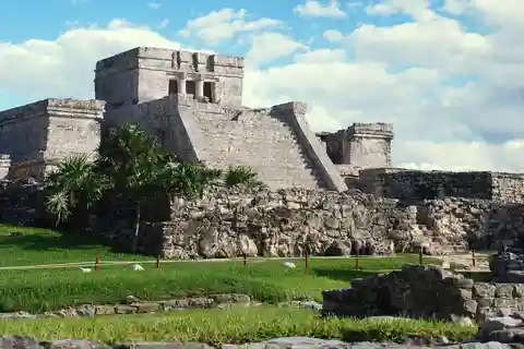 Cancun: Tulum & Chichen Itza with Cenote One-Day Tour