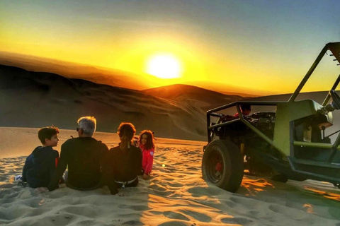 Huacachina: Buggy en las Dunas al Atardecer y Sandboarding