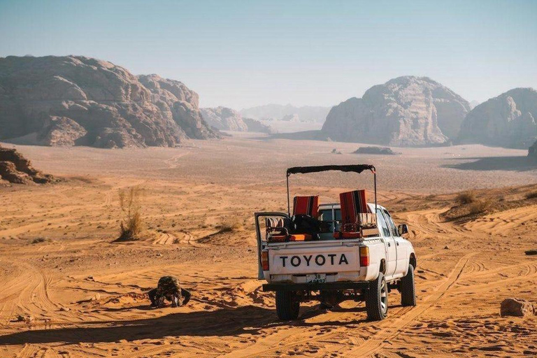 Wadi Rum: 6-Hour Jeep Tour with Bubble Tent Stay and 2 Meals