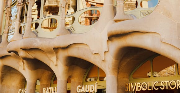 Barcelona: Professional City Photoshoot & 20 Edited Photos