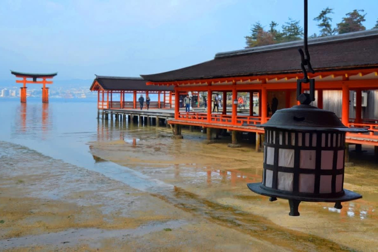 Osaka/Kyoto: Hiroshima&Miyajima Private Tour Luxury Vehicle