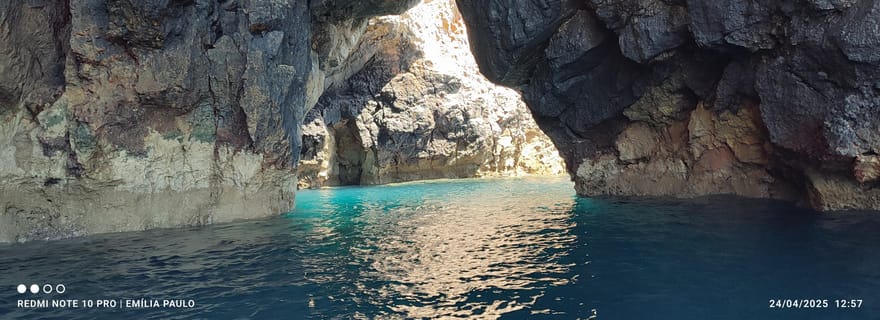 Sesimbra : tour en bateau à la découverte des joyaux naturels cachés avec un pêcheur local