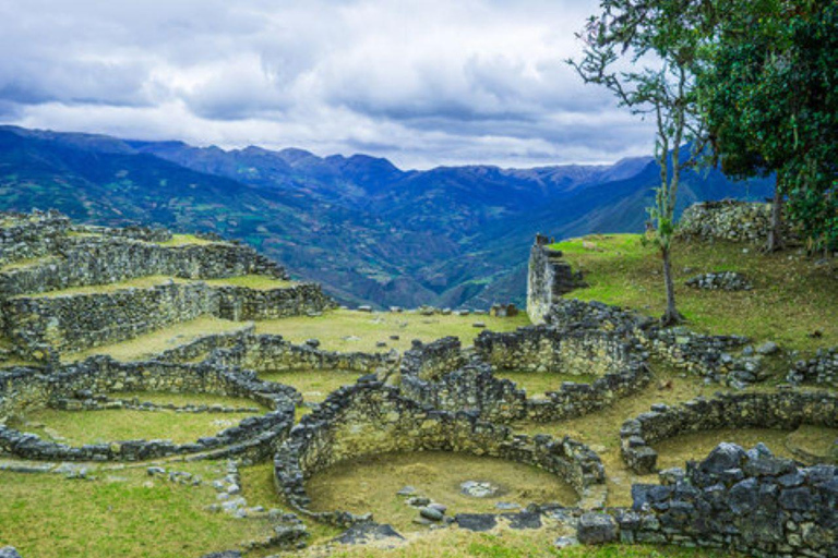 Avontuur in Chachapoyas: Kabelbaan en de Llaqta van Kuélap