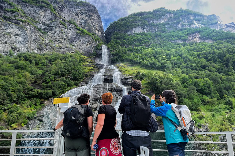 Ålesund-Geiranger-Ålesund Fjord Tour (2 hours in Geiranger)