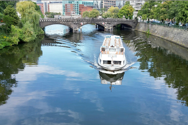 Berlin: Sightseeing Cruise from Berlin Main Station