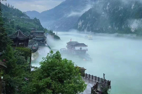 Chongqing: 5-Day Private Tour with Hotel & Transfers 8 people in an independent group