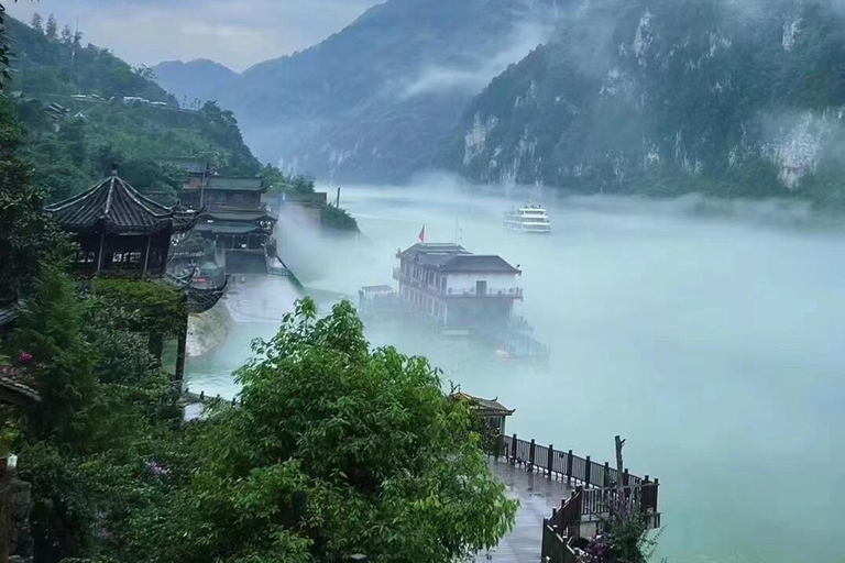 Chongqing: 5-Day Private Tour with Hotel & Transfers 8 people in an independent group