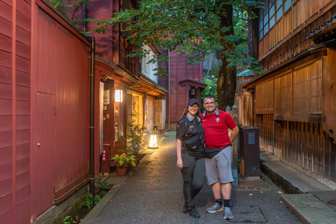 Kanazawa: Private 5 Must-Sees Walking Tour with DSLR Photos