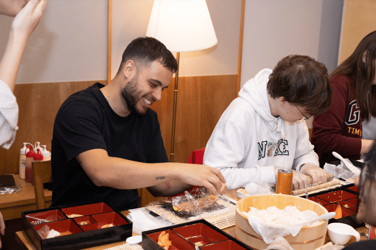 شيبويا طوكيو: دورة تحضير السوشي (نباتي/حلال)قائمة السوشي العادية (خالية من الغلوتين *تشمل الأسماك)