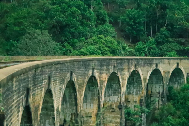 Odwiedź most dziewięciu łuków, wodospady ravana i diyaluma, safari