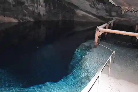 Da Gjirokastër: Tour dell'Occhio Blu, Butrint e Grotta di Skotini