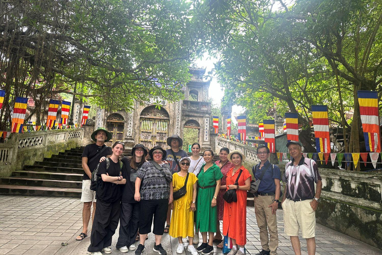 Visite d&#039;une jounée de la pagode des Parfums en groupeVisite d&#039;une jounée de la pagode des Parfums avec téléphérique.