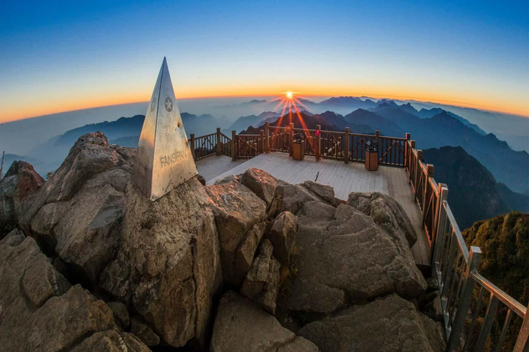 Sapa Small Group 2-Day Fansipan &amp; Trekking All InclusiveFrom Hanoi With Bungalow All Inclusive