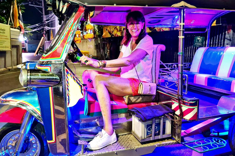 乘坐嘟嘟车，开启琅勃拉邦美食之旅，畅饮啤酒私人导游带你踏上美食之旅