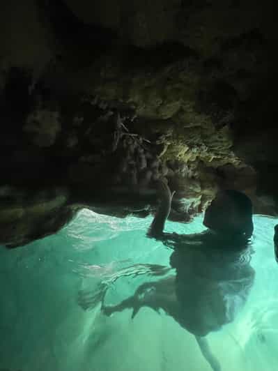 Muscat: Wadi Shab, Romantic Cave and Sinkhole Full-day Trip