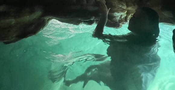 Muscat: Wadi Shab, Romantic Cave and Sinkhole Full-day Trip