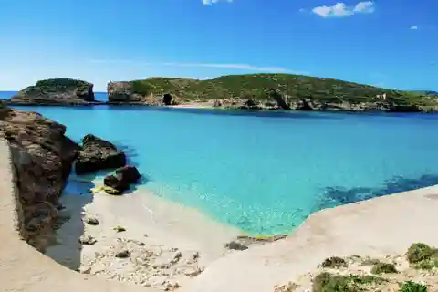 Comino: Mystische Höhlen, Blaue und Kristall-Lagune Bootsfahrt