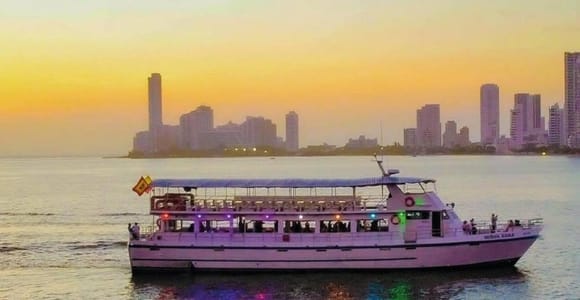 Cartagena: Bay Boat Tour with Open Bar and Musical Show!